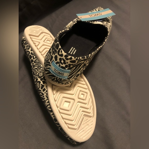 TOM’S ALPARGATA WOMEN’S LOAFERS - Picture 13 of 14